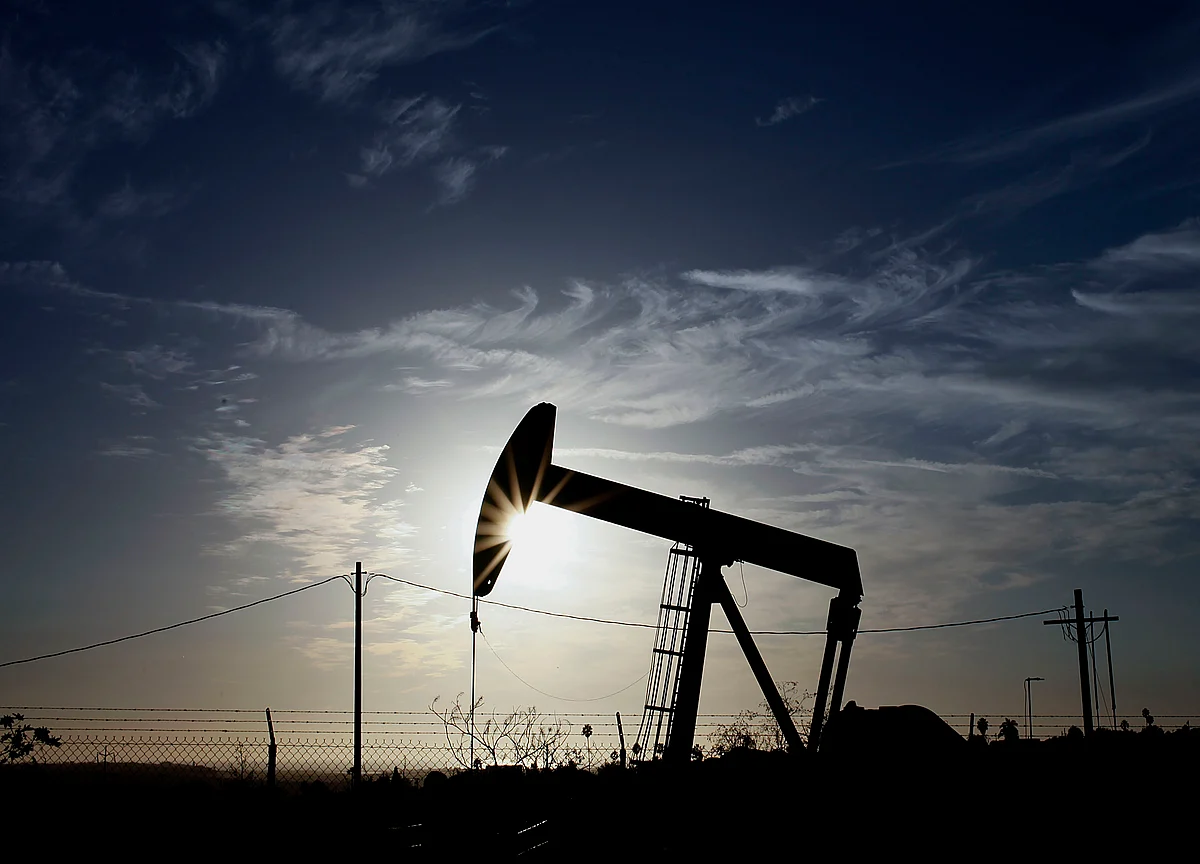 Oil Slides as Focus Shifts to Quick Return of Saudi Supply