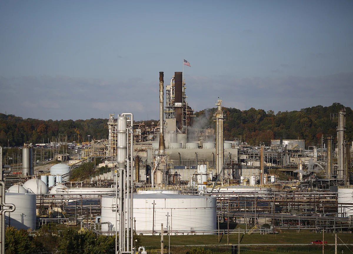 U.S. Posts First Month in 70 Years as a Net Petroleum Exporter