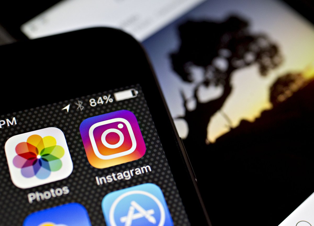 Facebook Accused of Watching Instagram Users Through Cameras