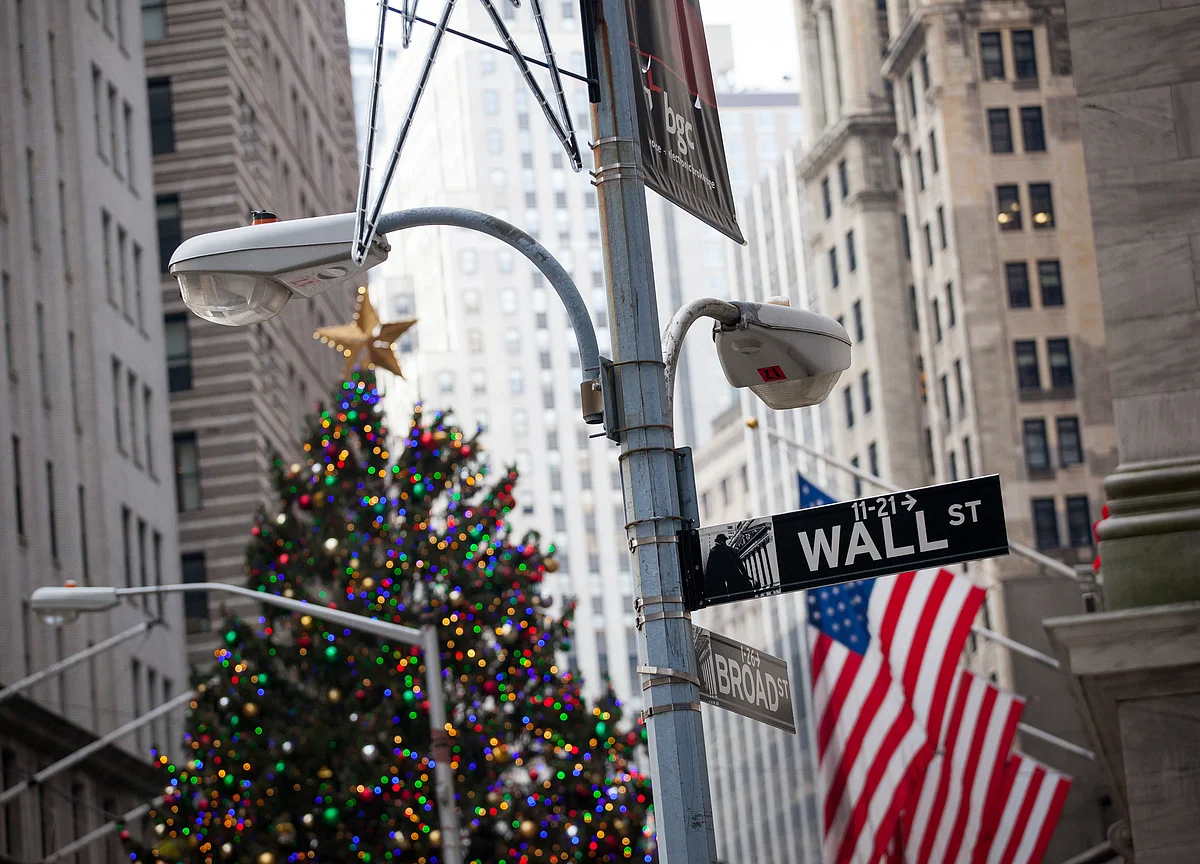 Stocks Advance, Treasuries Fall in Light Volumes: Markets Wrap