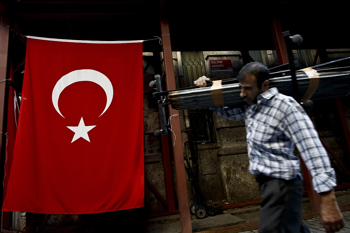 Turkey Cut Deeper Into Junk as S&P Sees Recession Next Year