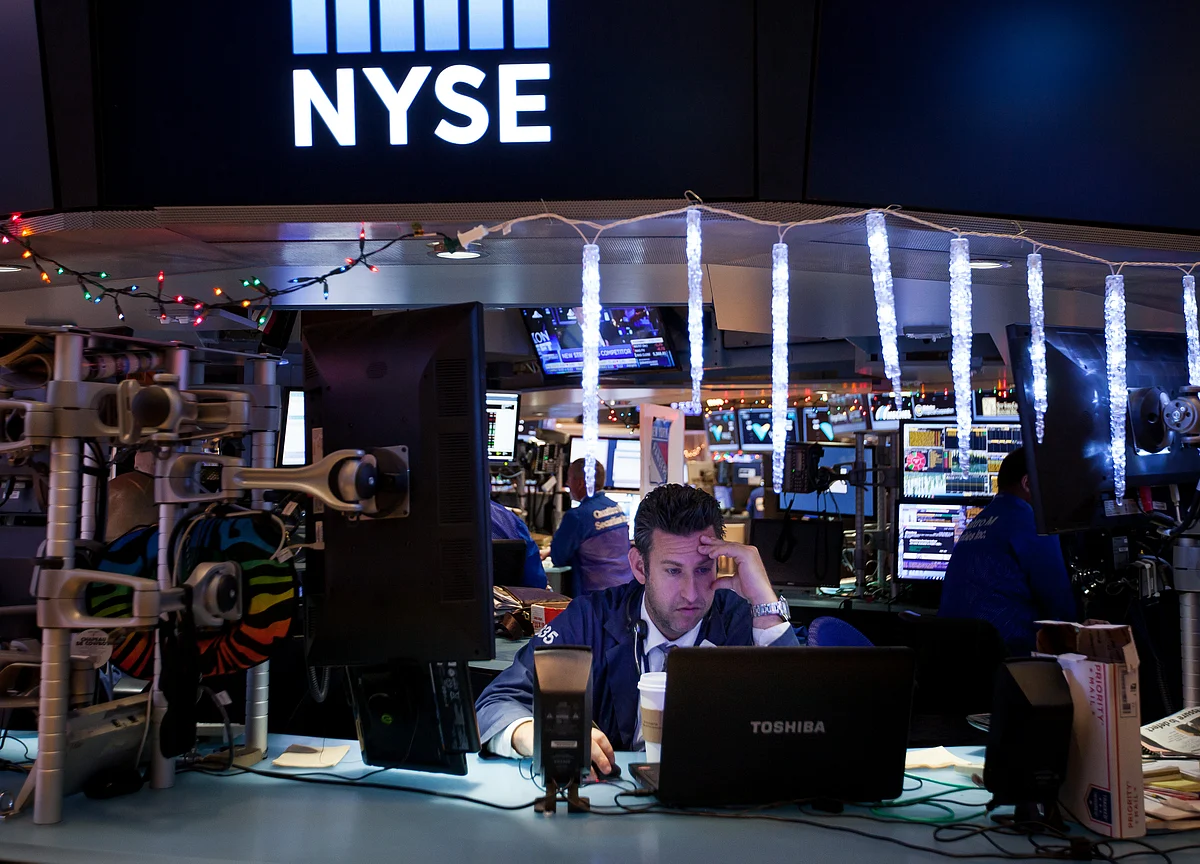 U.S. Stock Futures Rise as Trump Holds Off on China Tariffs