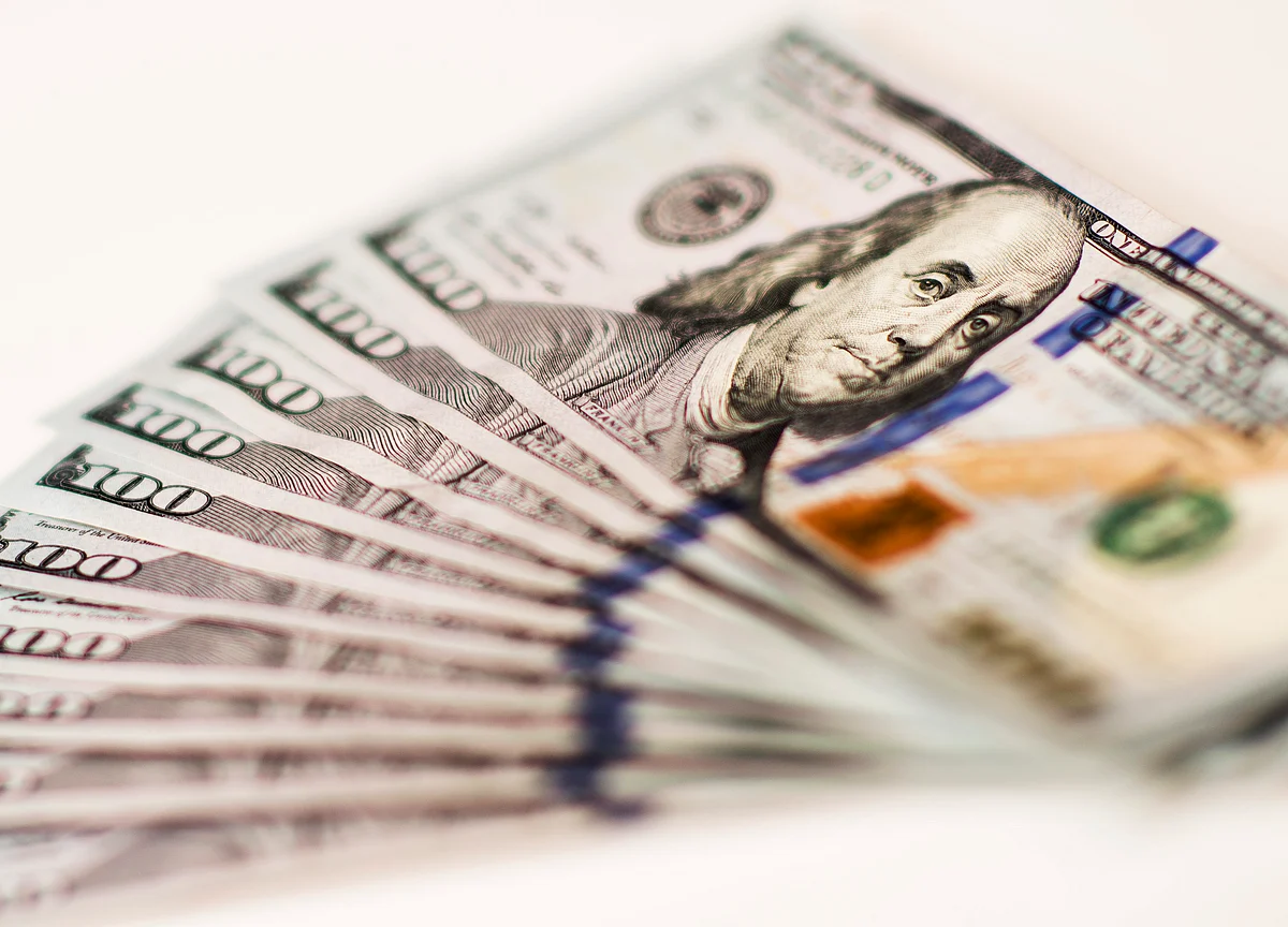 For the Roaring U.S. Dollar, Factory Slowdown Is Just a Speed Bump