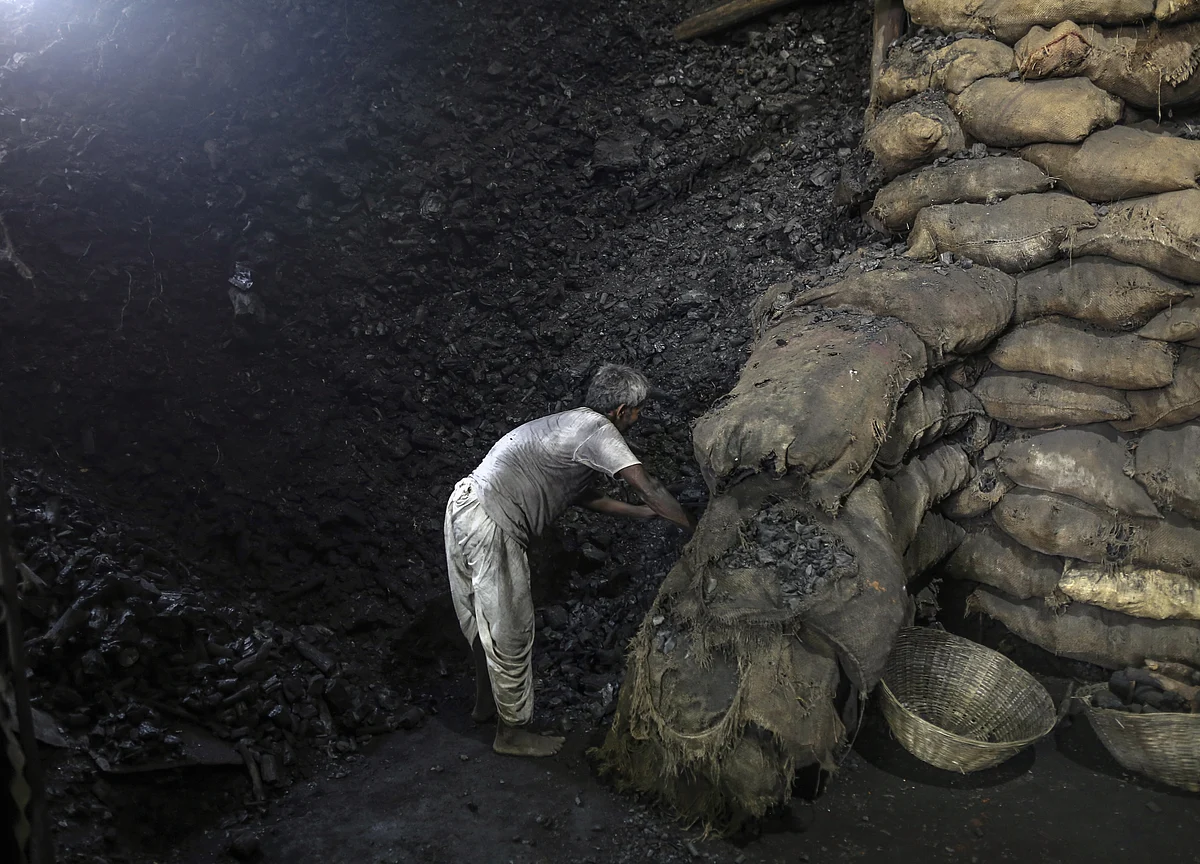India, World's No. 2 Coal Buyer, Plans to Cut Imports by a Third