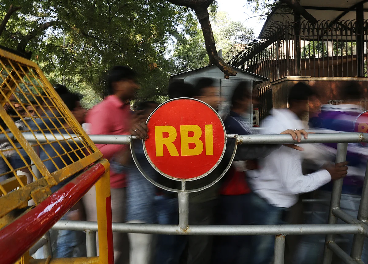 Bonds Rise After India RBI Announces $1.5 Billion Debt Purchase