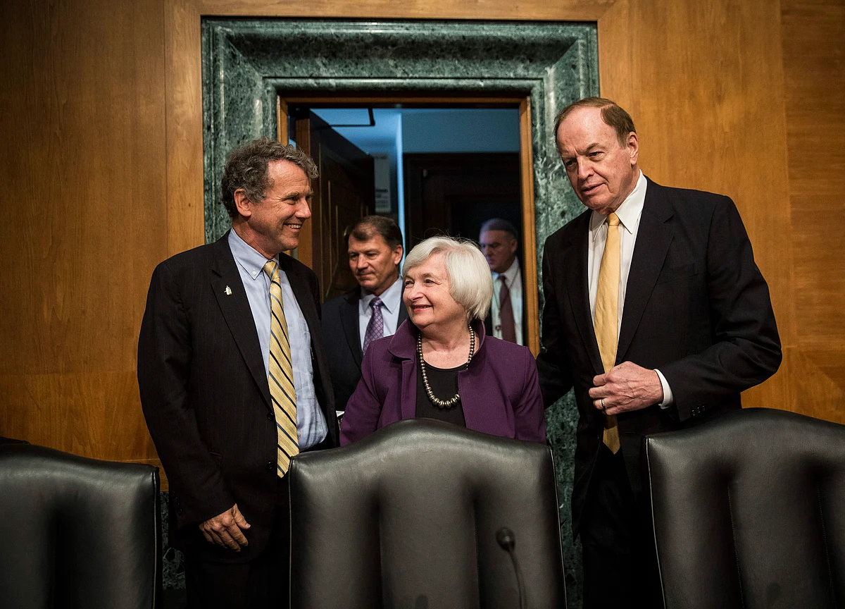 Fed Officials Eyeing Rate Hike See Path Tied to Fiscal Policies