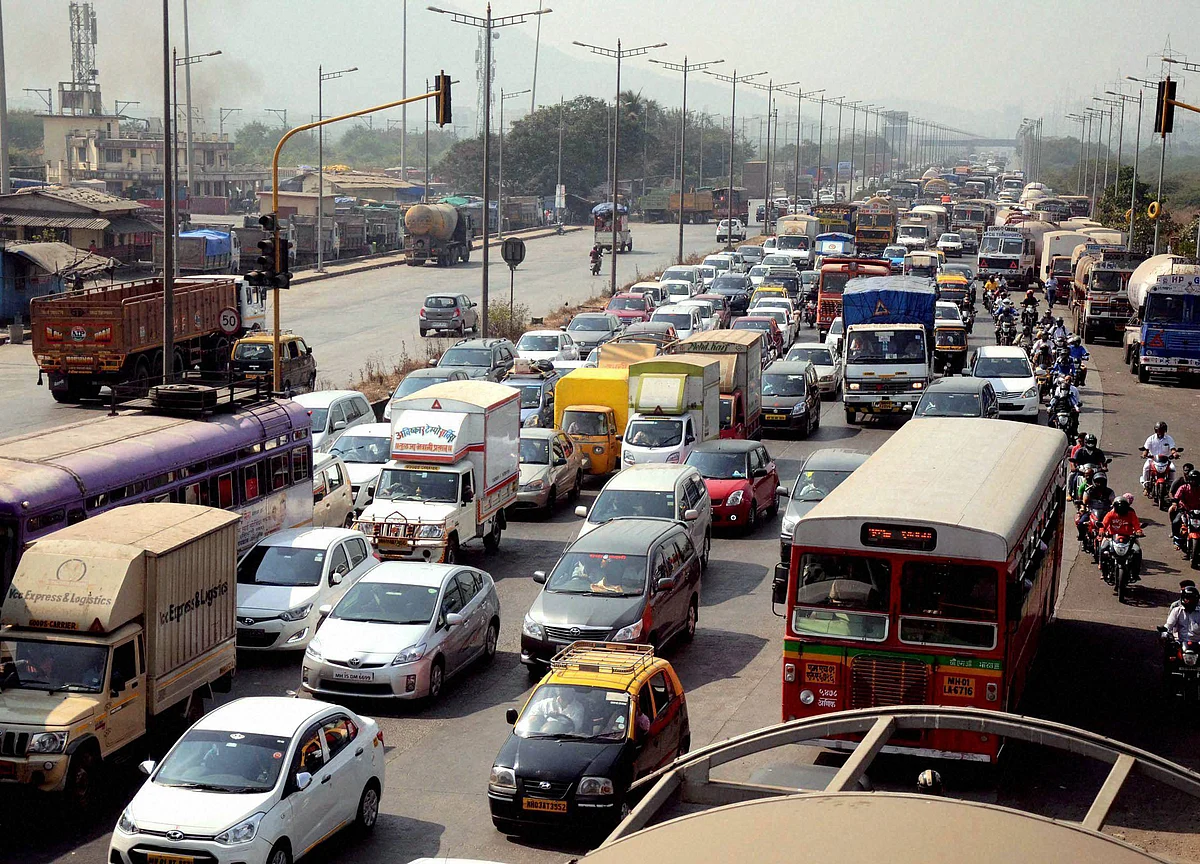 Mumbai Toll Plazas Stock Up Cash To Mitigate Long Queues