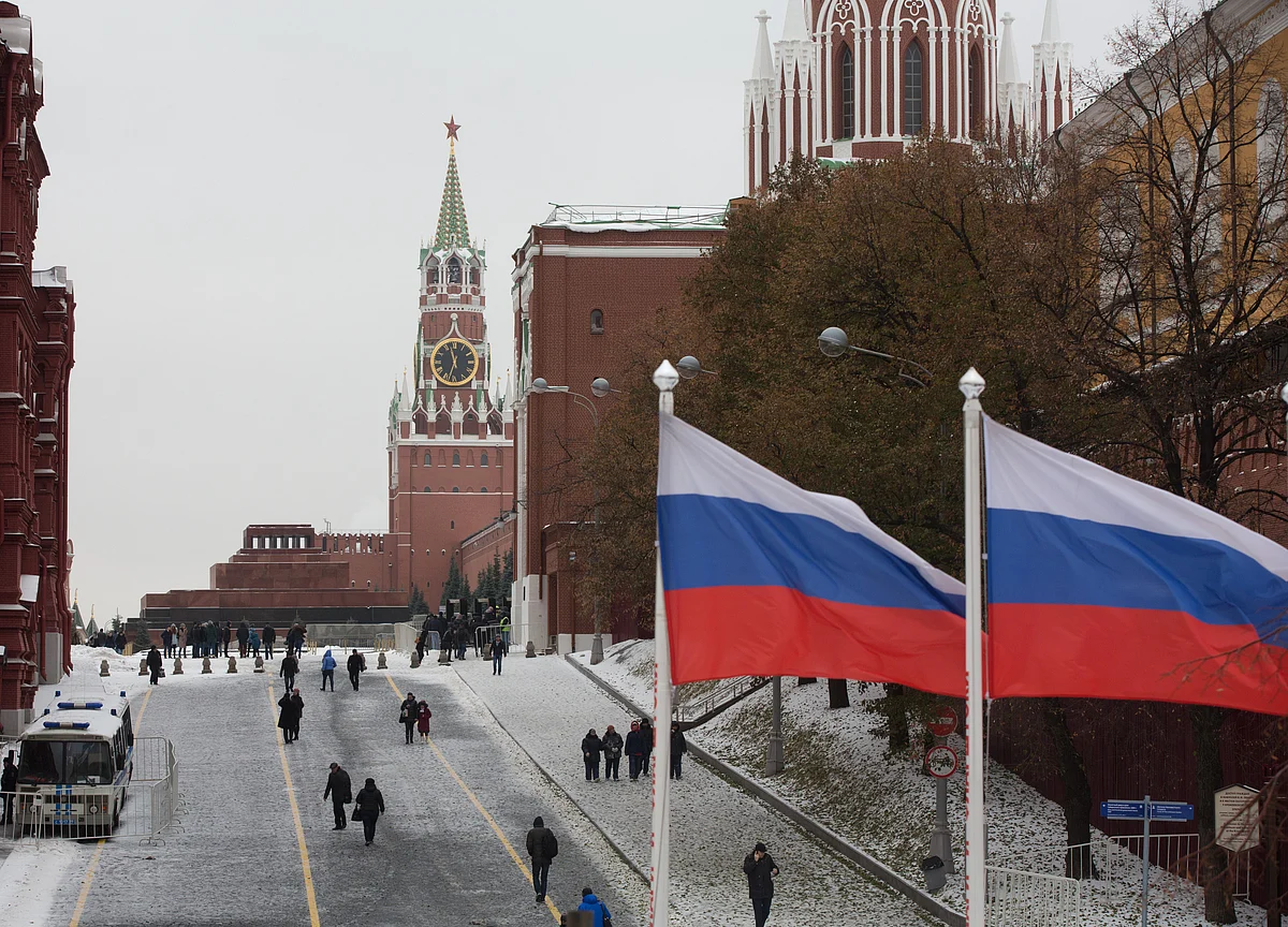 Russia Suffers Smaller Economic Slump Than Peers in 2020