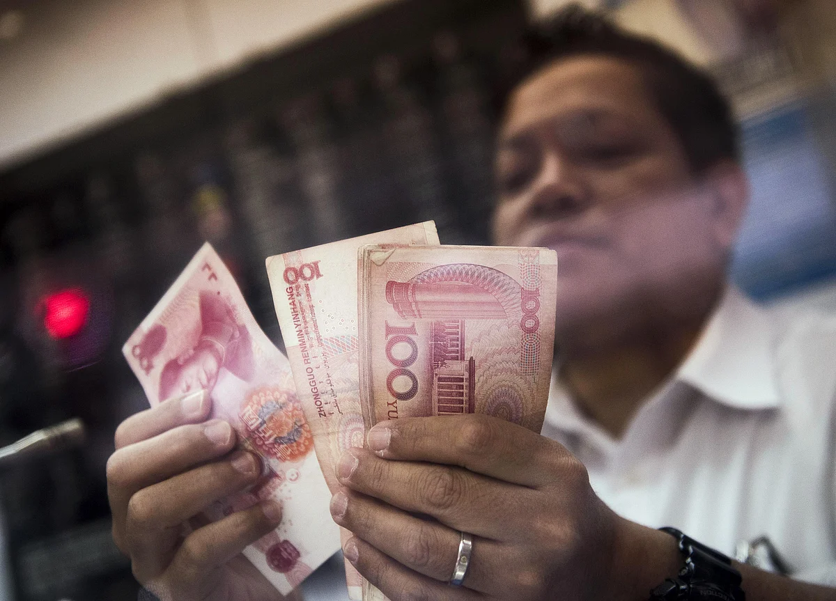 Hong Kong's Economy Slows as Trade War, Rates Squeeze Looms