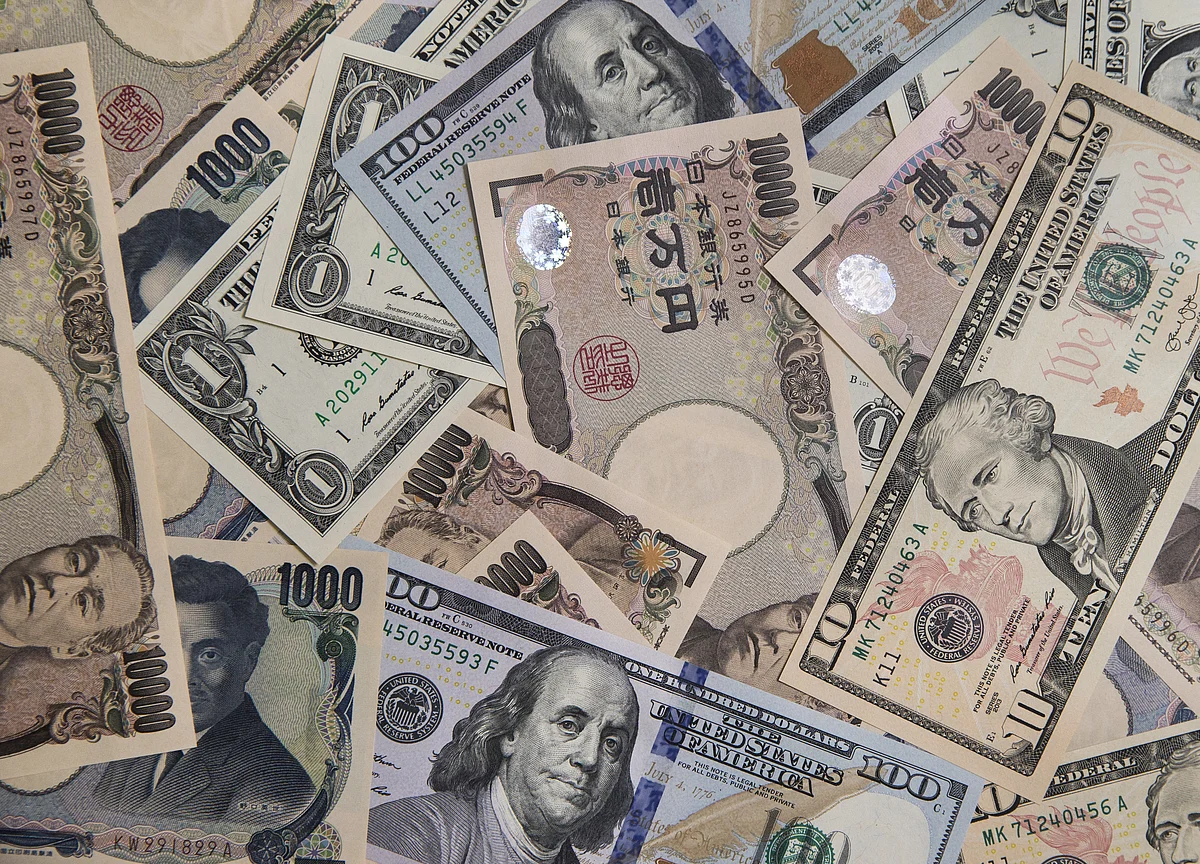 A $400 Billion Wave of Japanese Cash May Be Heading Overseas