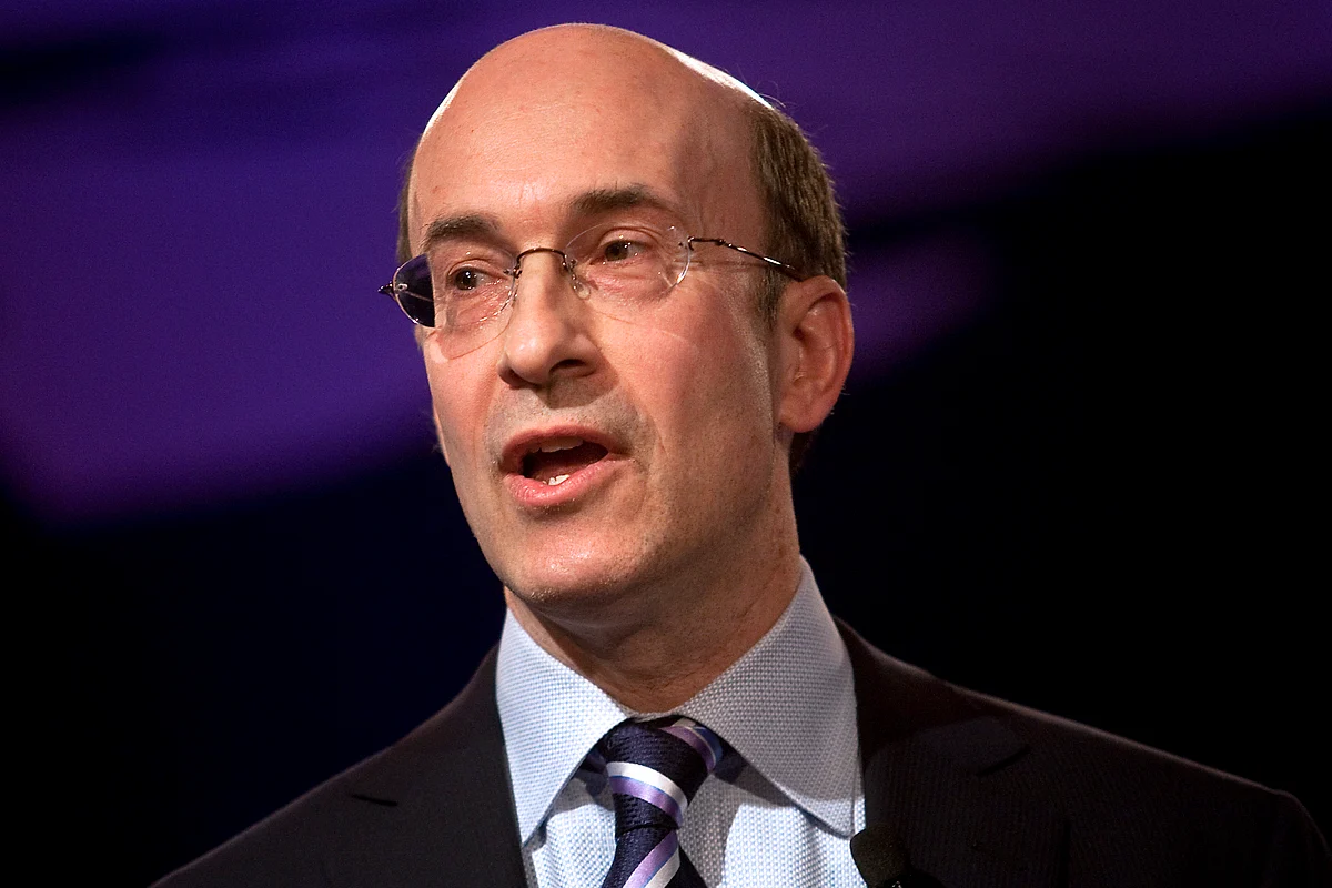 Cutting Cash Would Be a Boon for the World’s Poor, Rogoff Says
