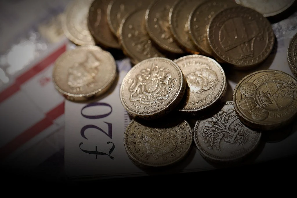 Pound Tumbles More Than 1% as Fears of a No-Deal Brexit Mount