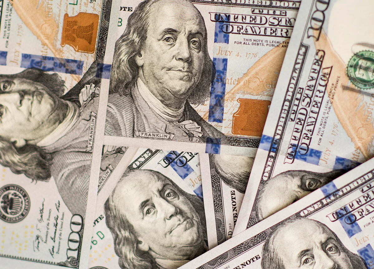 Bulk Up on Cash as 2019 Look Volatile, Pimco Says