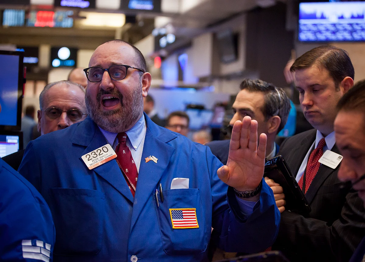 Dow Tops 20,000 as Earnings Feed Rally, Bonds Fall: Markets Wrap