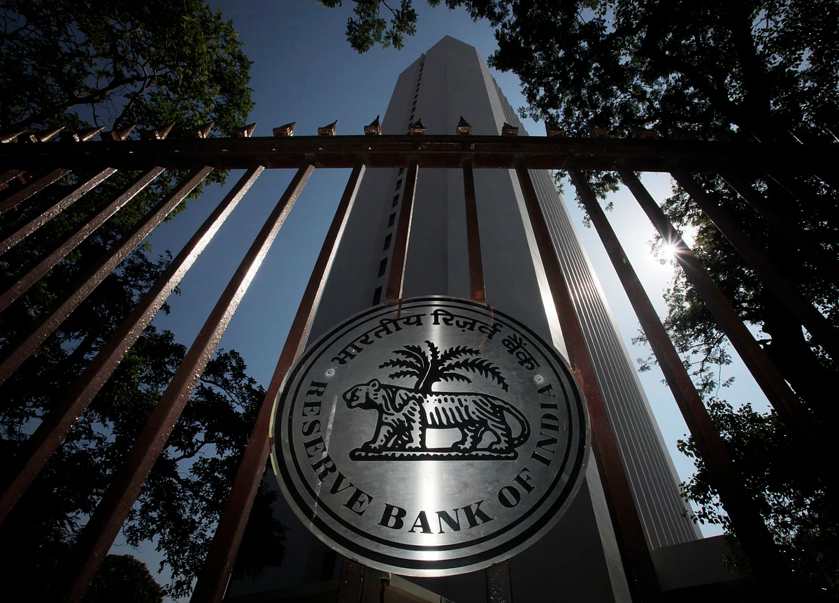Emerging-Market Central Banks Are Losing Battle Against Traders