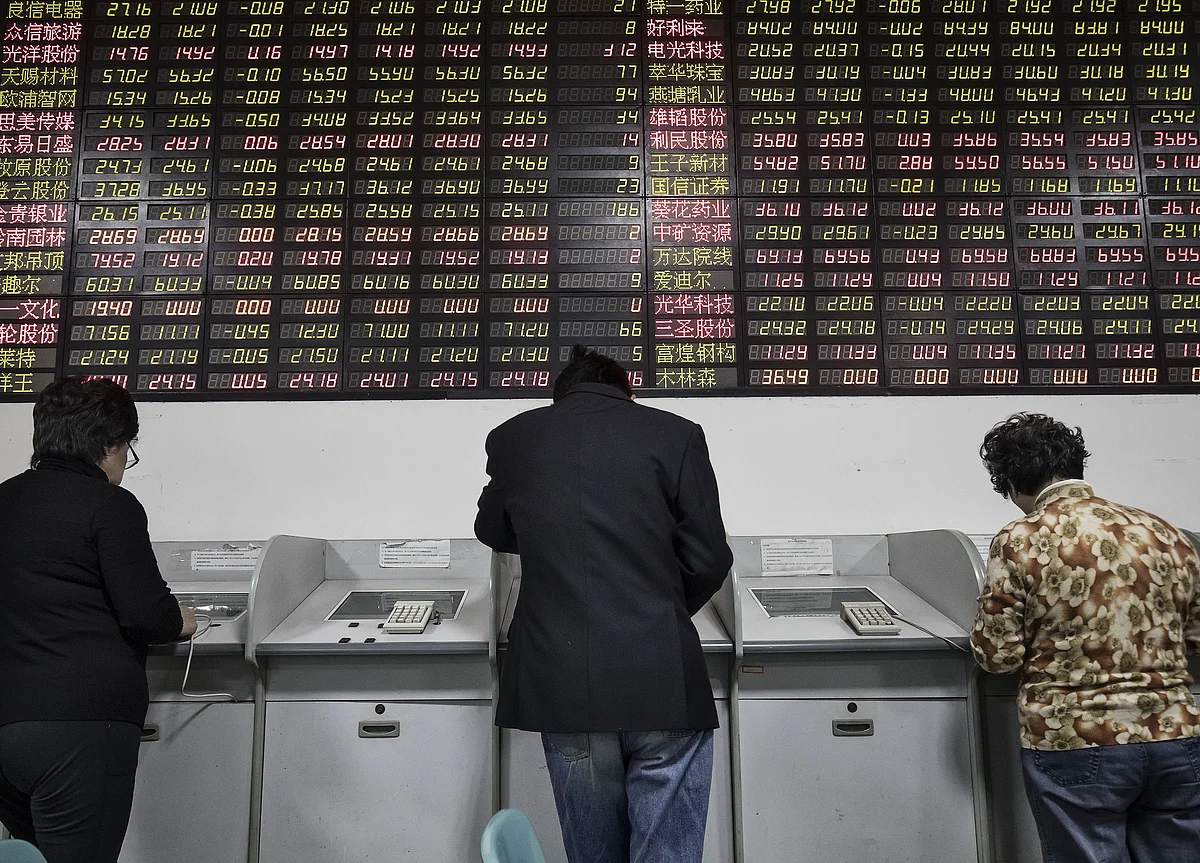 Negative-Yielding Debt Hits Record $15 Trillion on Trade Woes