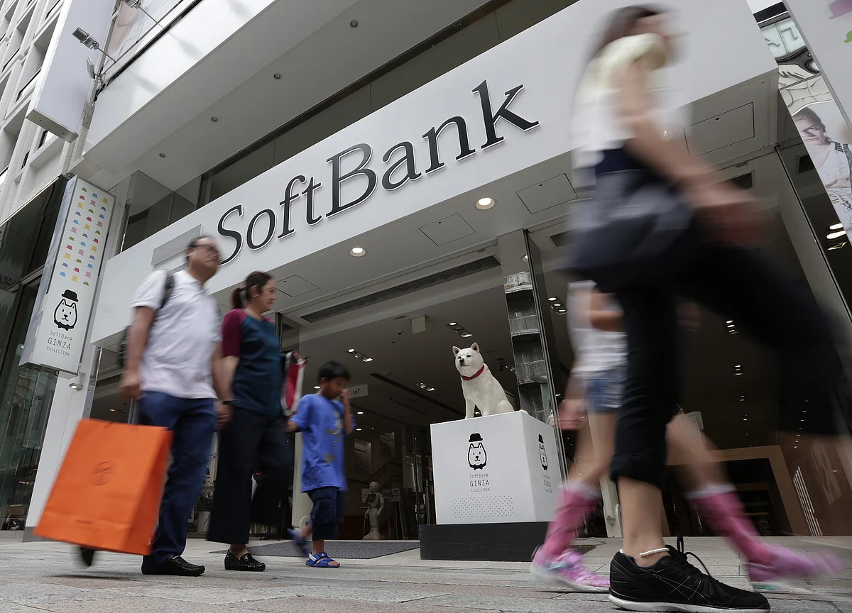 SoftBank Hires Nomura for Up to $3.8 Billion Sale of Yen Bonds