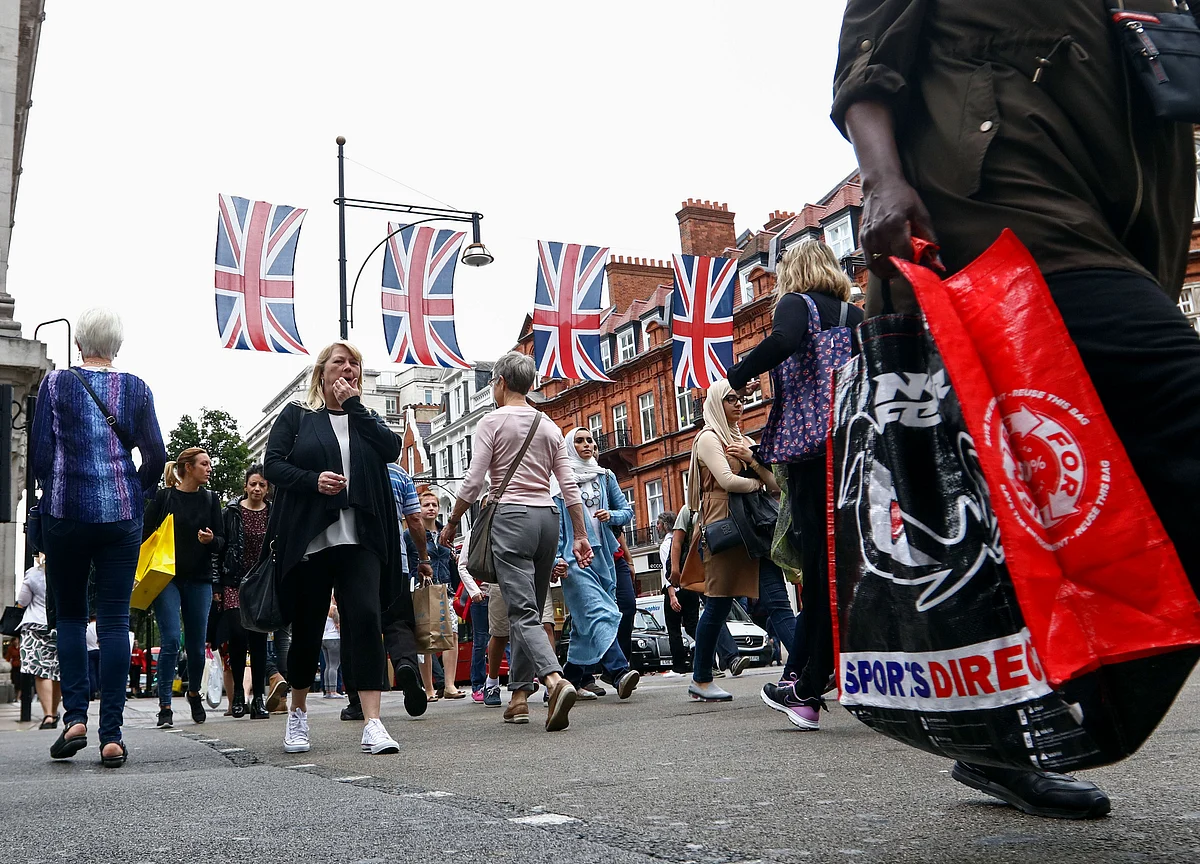 U.K. Retail Sales Bounce Back in April as Weather Warms Up