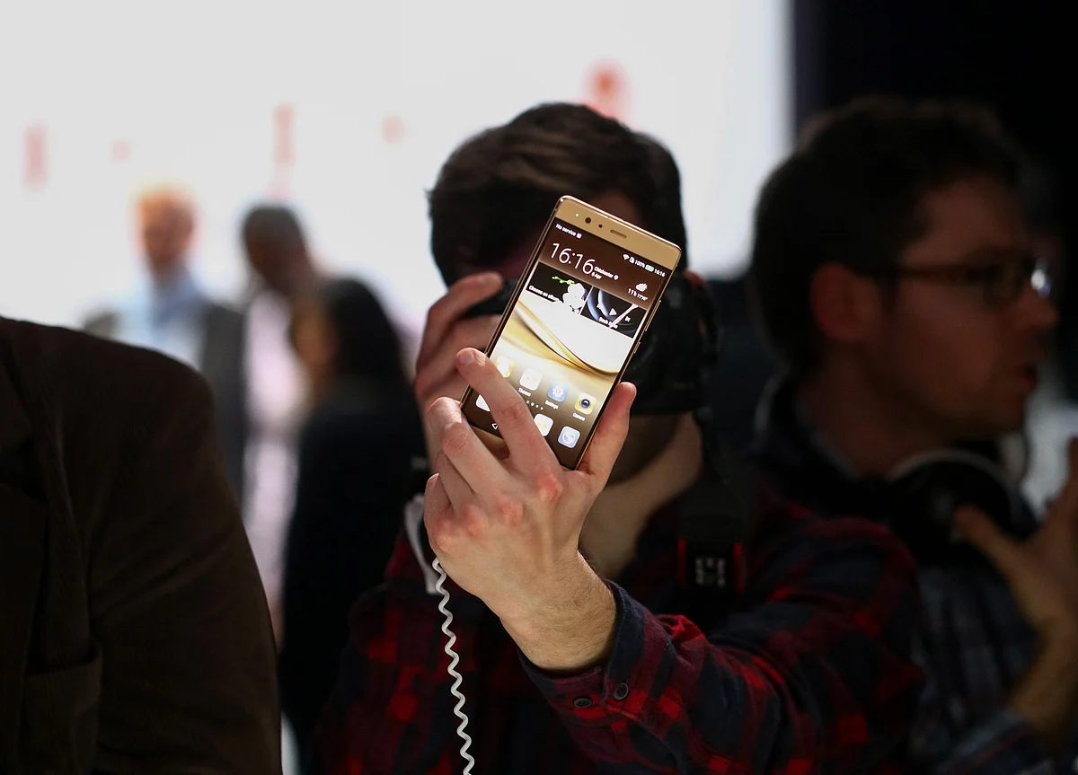 Huawei Deals for Tech Will Have Consequences, U.S. Warns EU