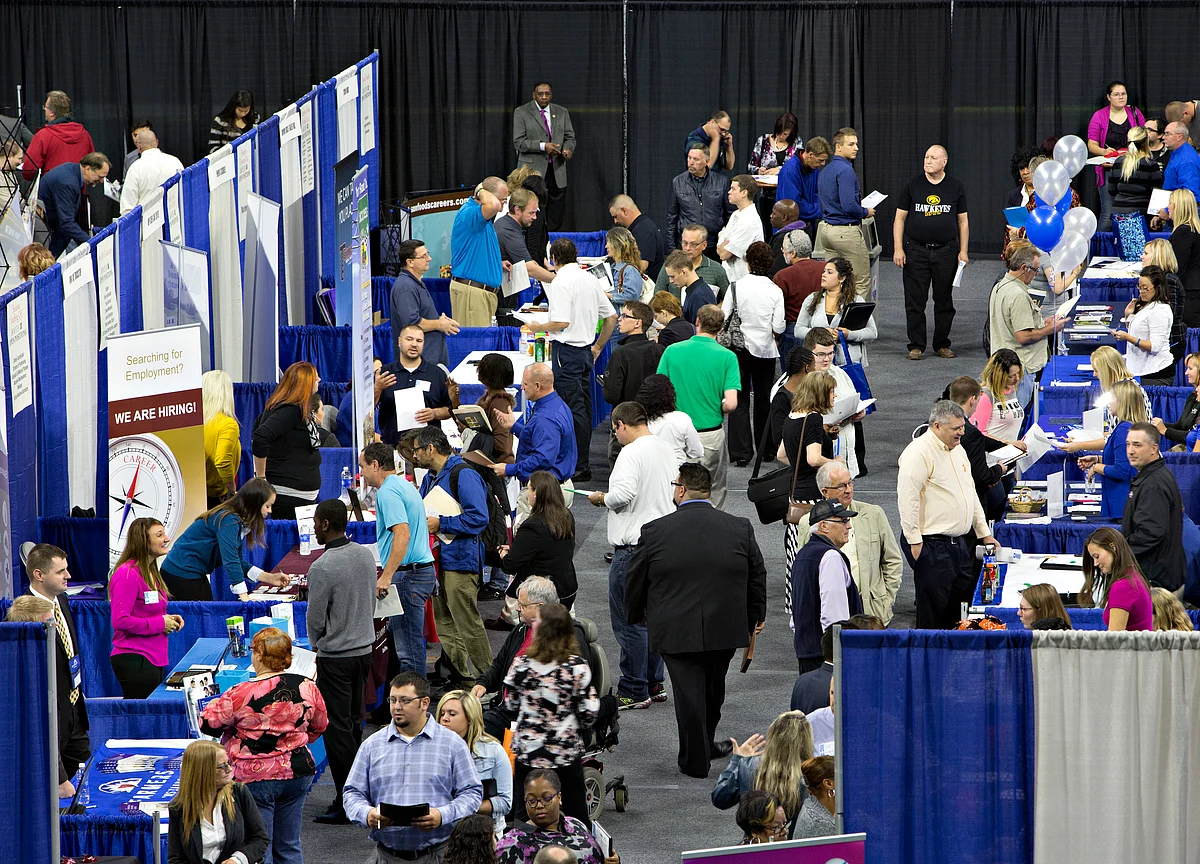 U.S. Jobless Claims Decline to Lowest Level Since Mid-April