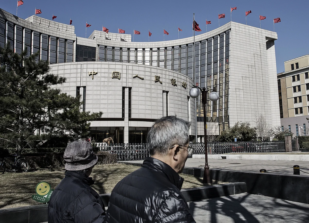 China Unexpectedly Injects $28 Billion of Cash as Growth Slows
