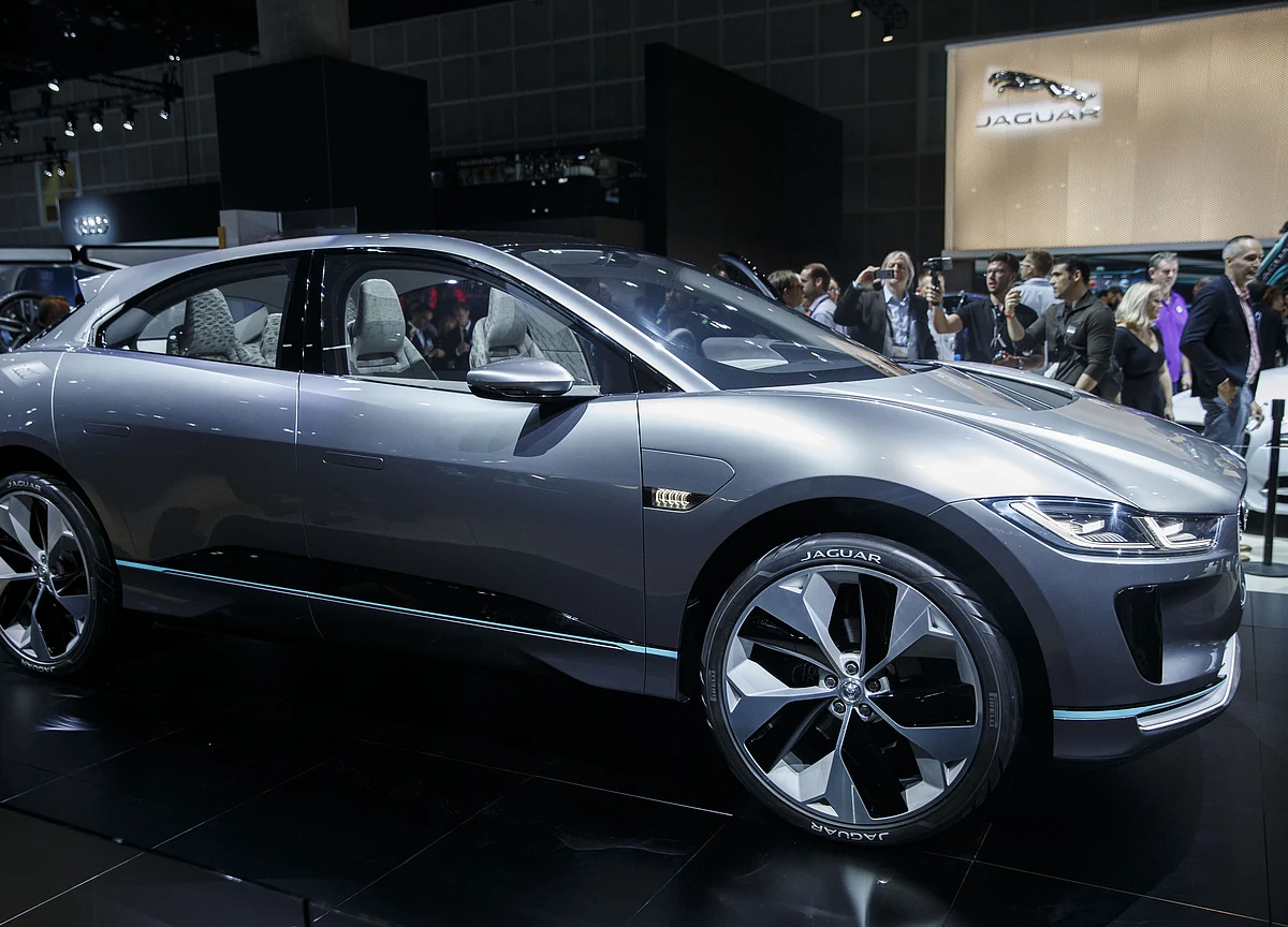 Cash-Rich BMW Should Buy ‘Severely Challenged’ Jaguar: Bernstein