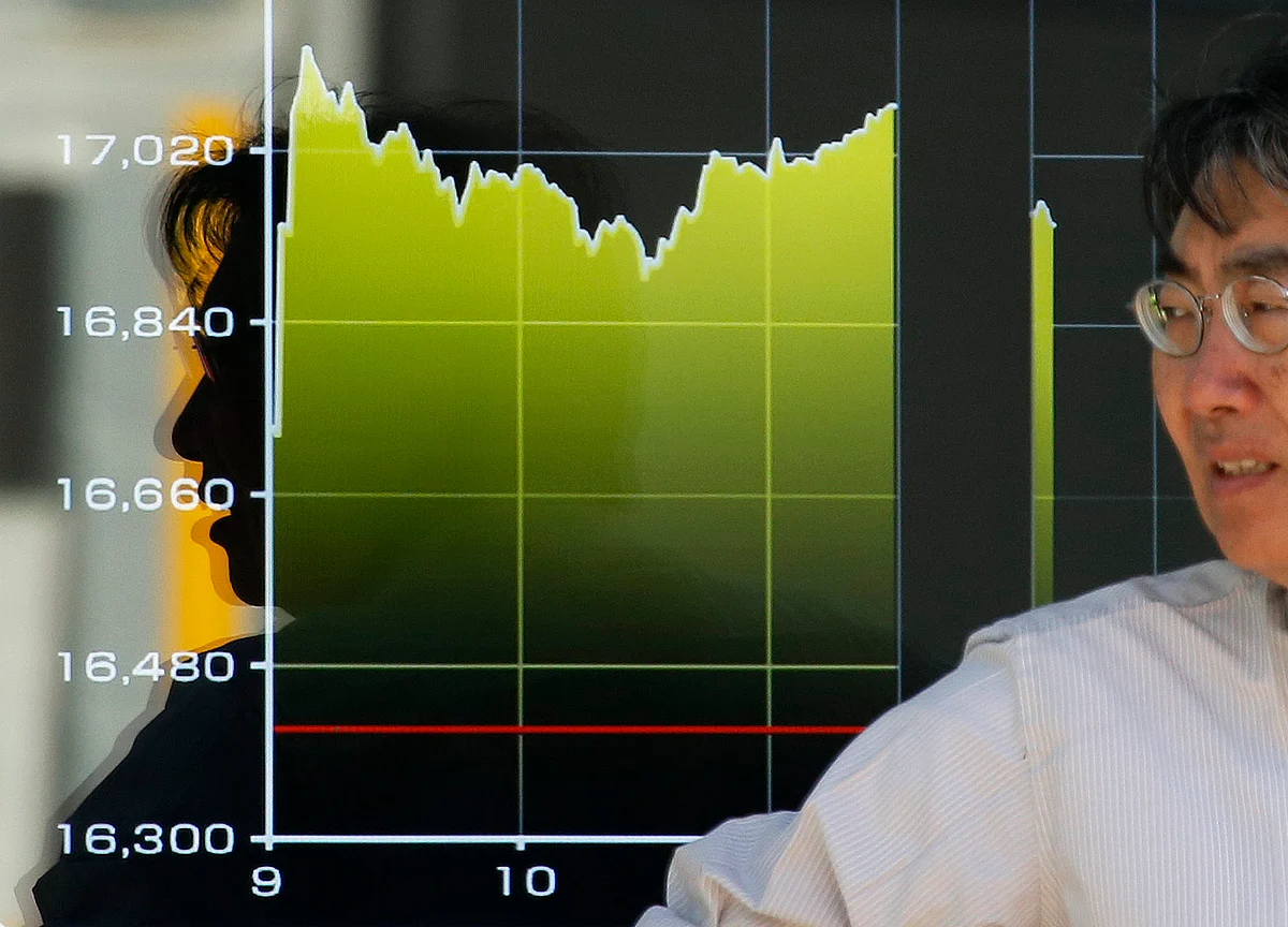 Stocks Jump as Dollar Tumbles on Tame Inflation: Markets Wrap