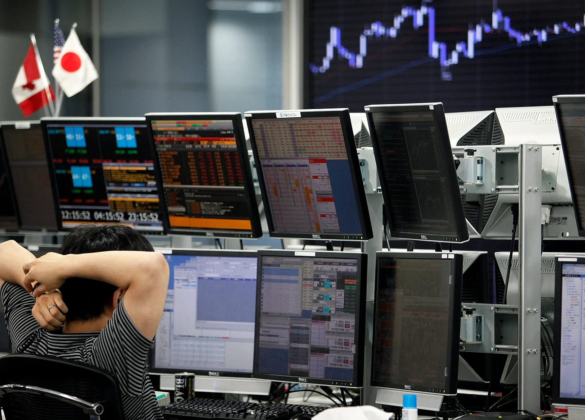U.S. Stocks Sputter as Crude Slumps; Pound Surges: Markets Wrap