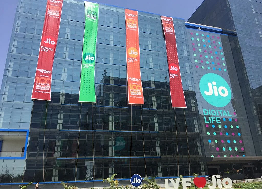 RCom, Jio Seek Clarity On Telecom Ministry’s Stand On Spectrum Deal