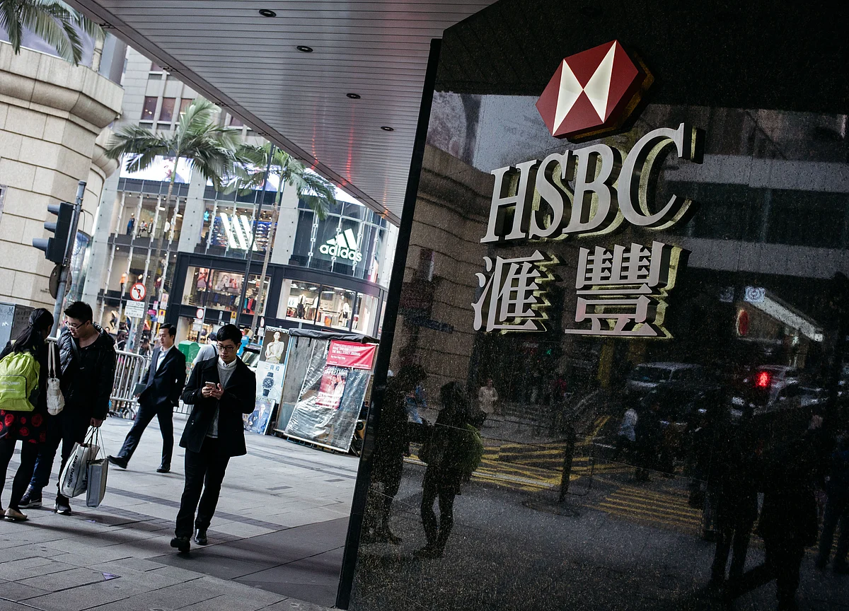 HSBC Plans Hundreds of Investment Bank Job Cuts in Cost Push