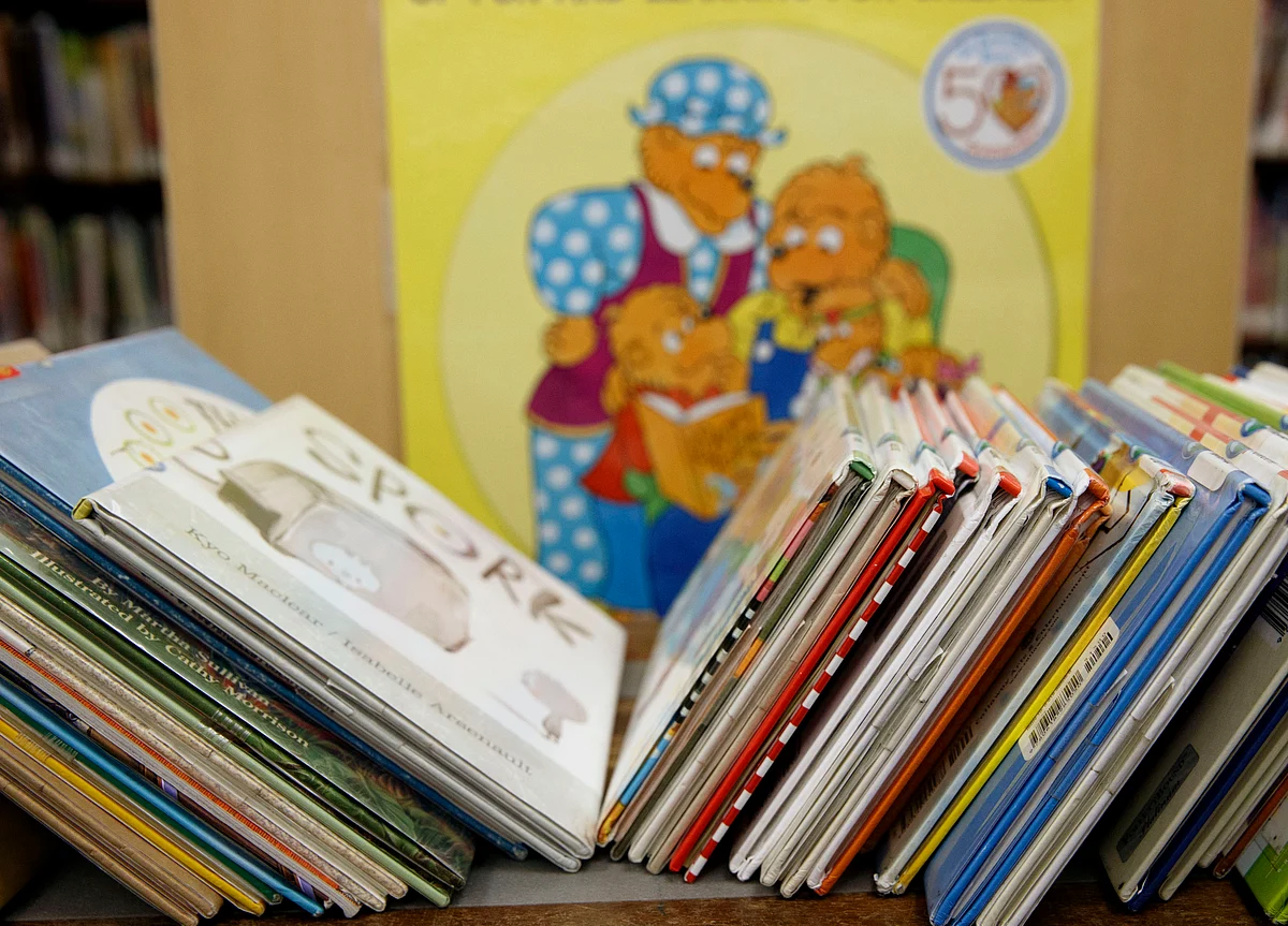 Libraries Of Leaders: On The Bookshelves Of Legendary Musicians