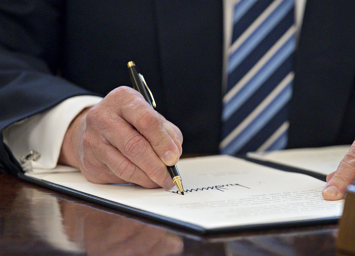 Trump Signs Biggest Rollback of Bank Rules Since Dodd-Frank Act