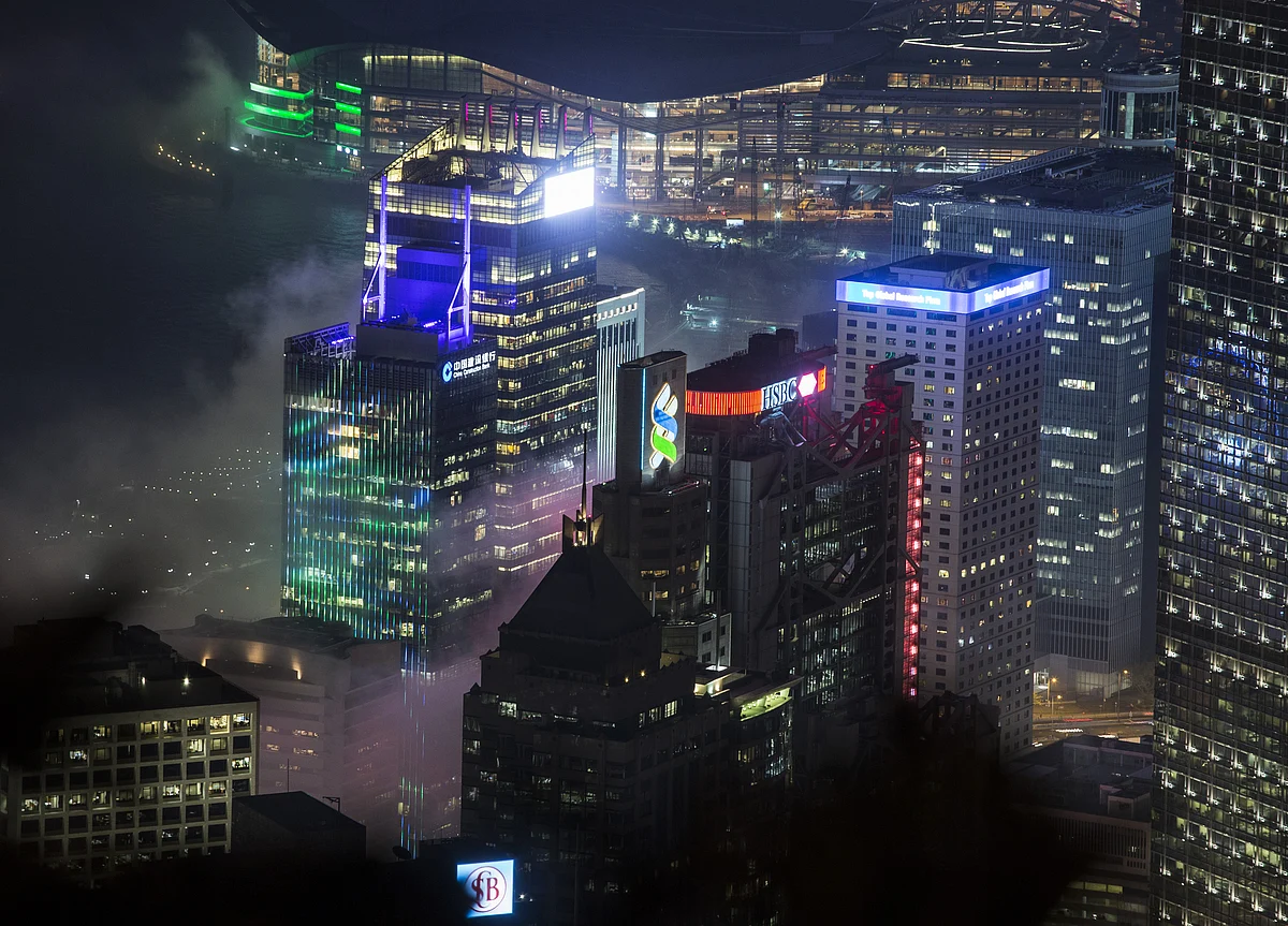 Hong Kong Banks Are on an Unusual Hiring Spree