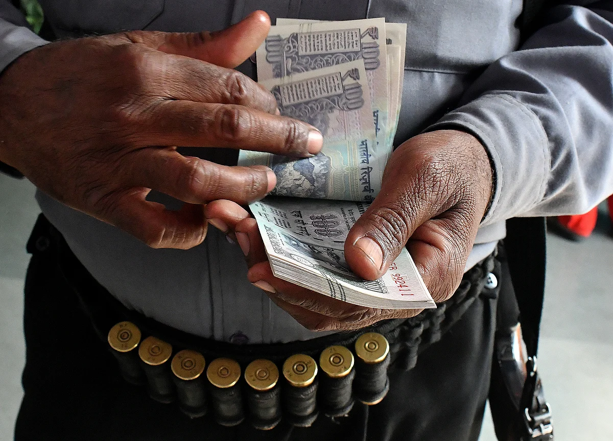 RBI To Come Out With Mobile App For Currency Notes Identification