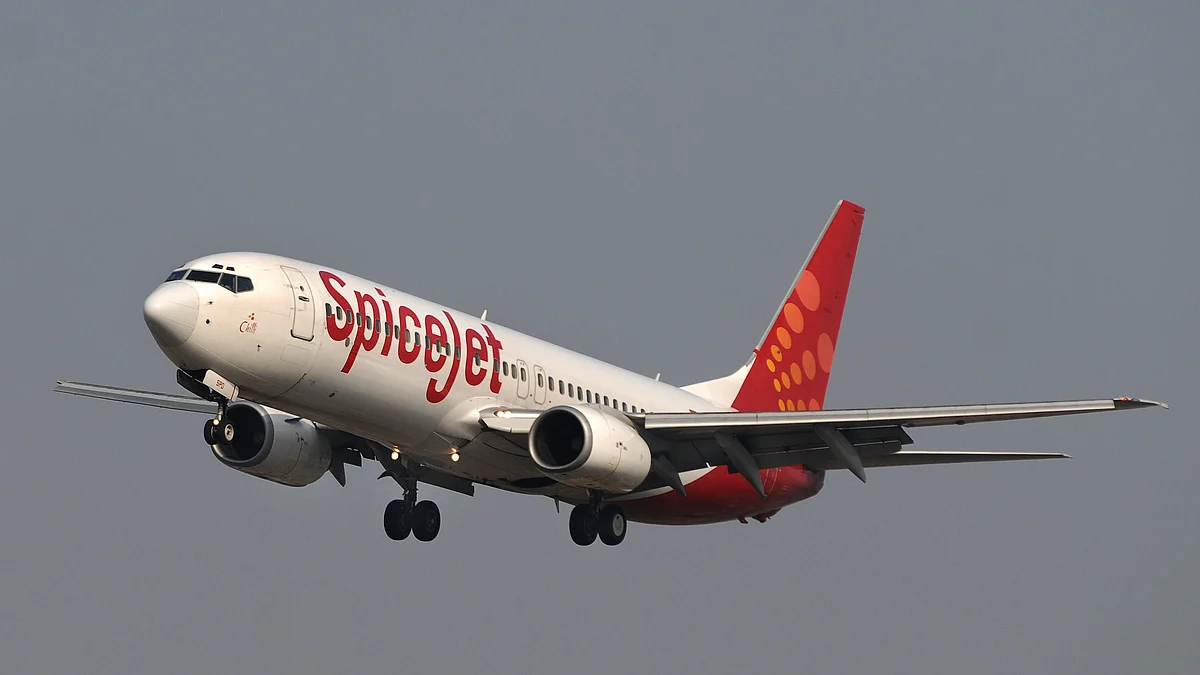 A SpiceJet Boeing Ltd. 737-800 jet prepares to land at Mumbai International Airport in Mumbai, India. (Photographer: Abhijit Bhatlekar/Bloomberg News)