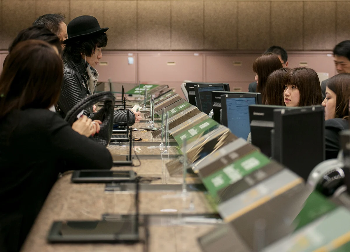 Hong Kong Jobless Rate Rises for 3rd Month in Longest Run in Decade