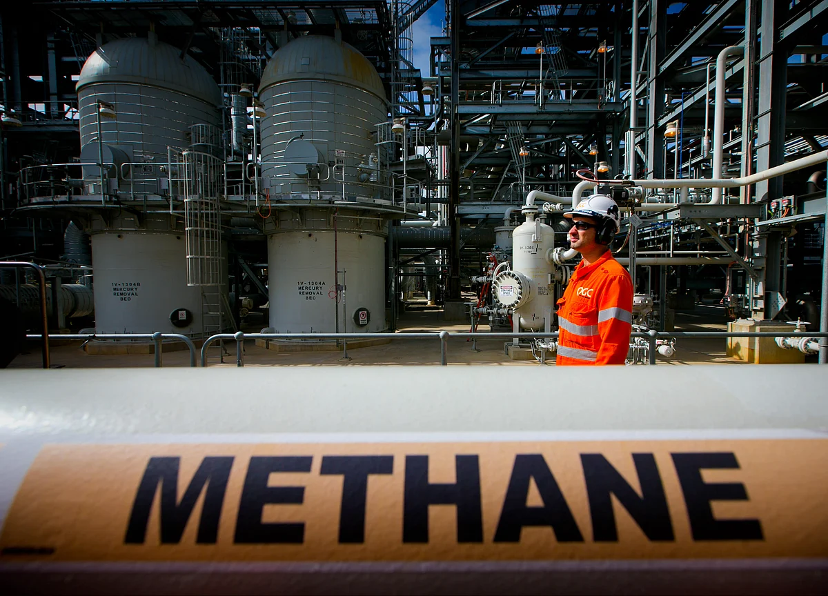 Shell Heads for Cleaner Future With Sale of Polluting Oil Sands