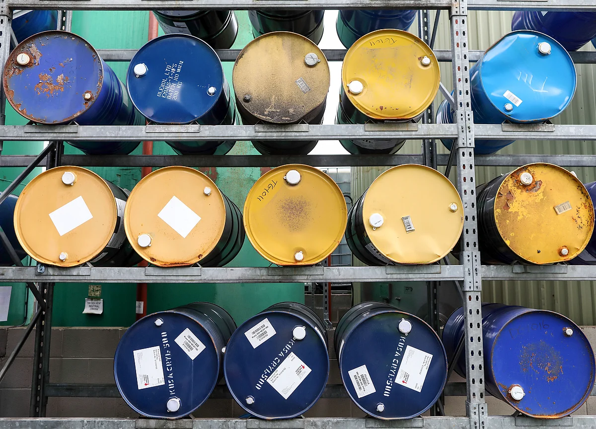 Oil Rises to One-Week High as Traders Brace for Storage Drawdown