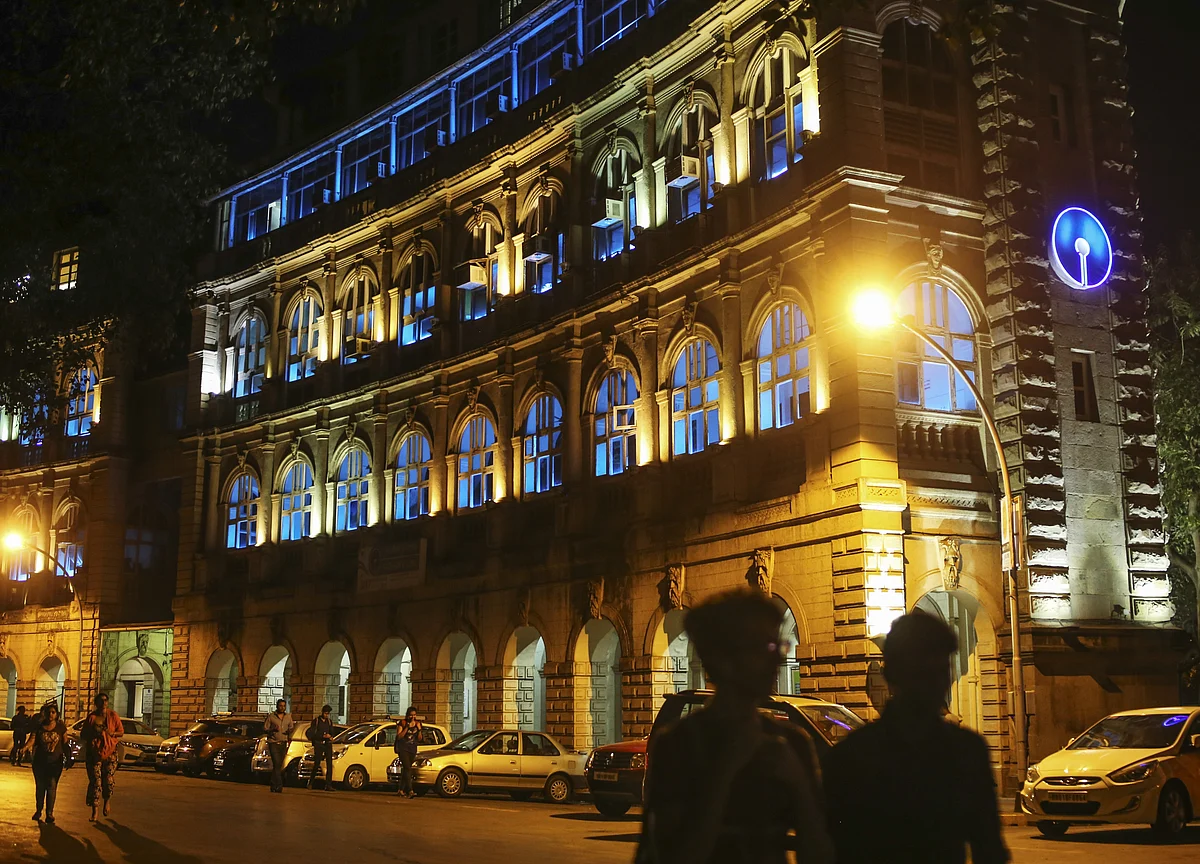 SBI Slashes Deposit Rates On Easier Liquidity