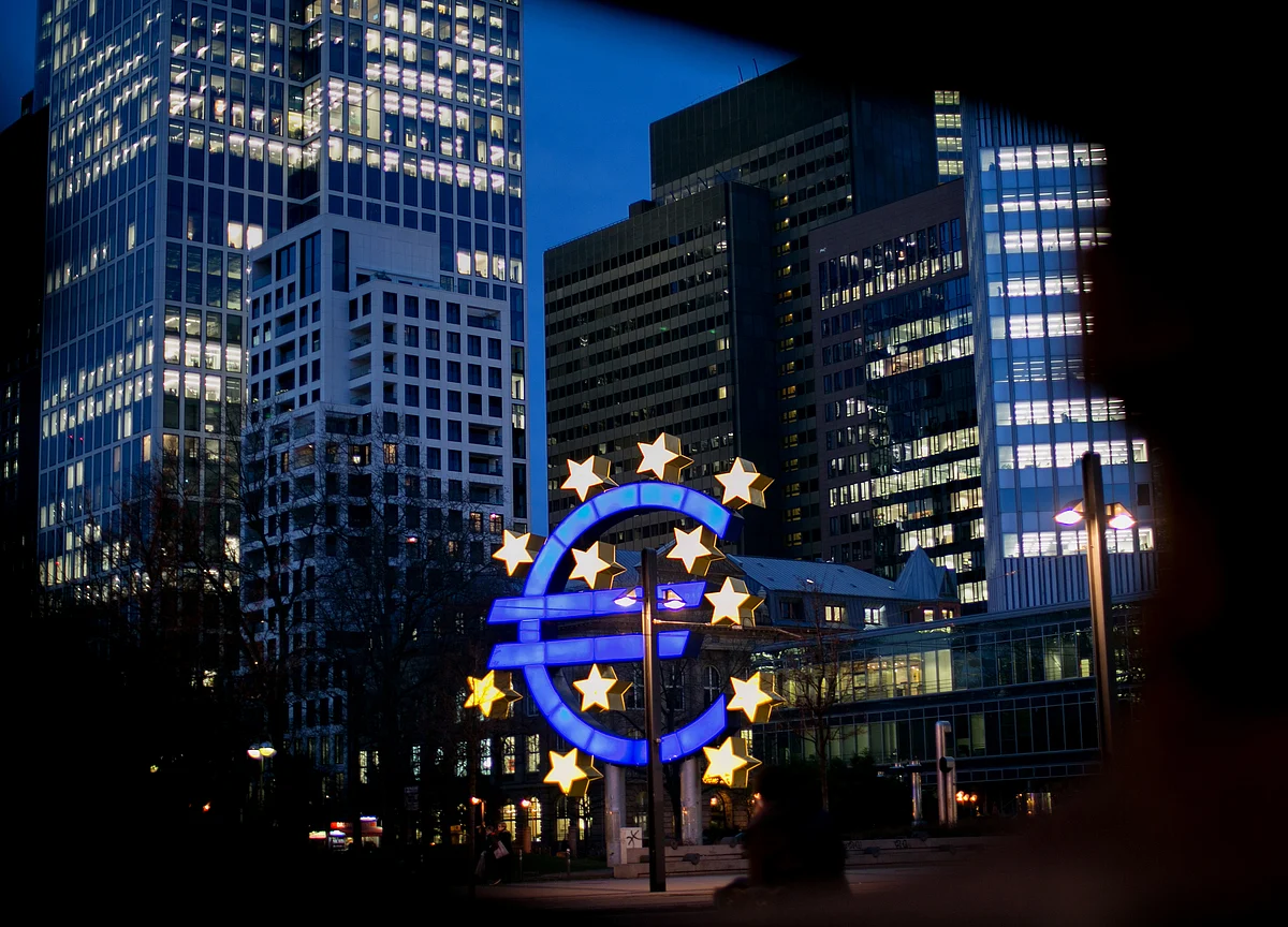 European Banks Pile Into Risky Loans as Economic Outlook Darkens