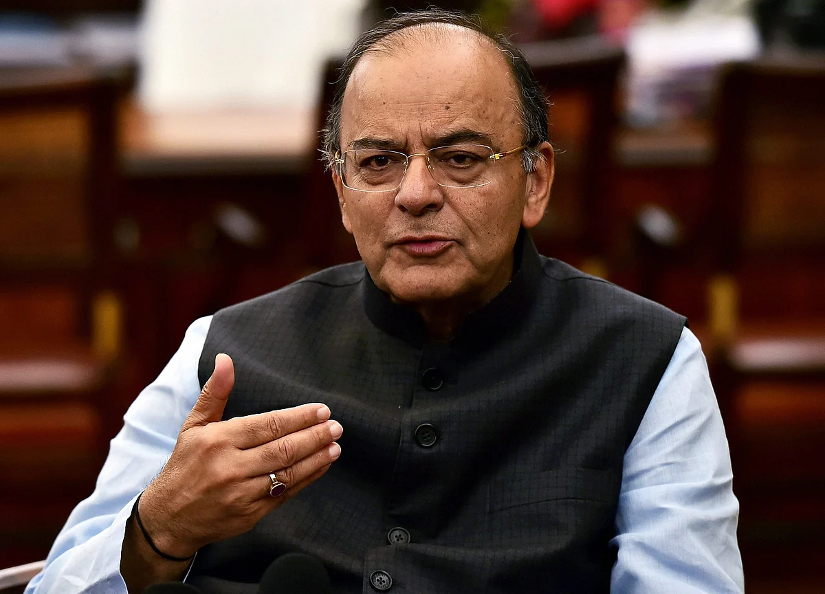 Advani, Anandiben Patel Visit AIIMS To Enquire About Jaitley’s Health