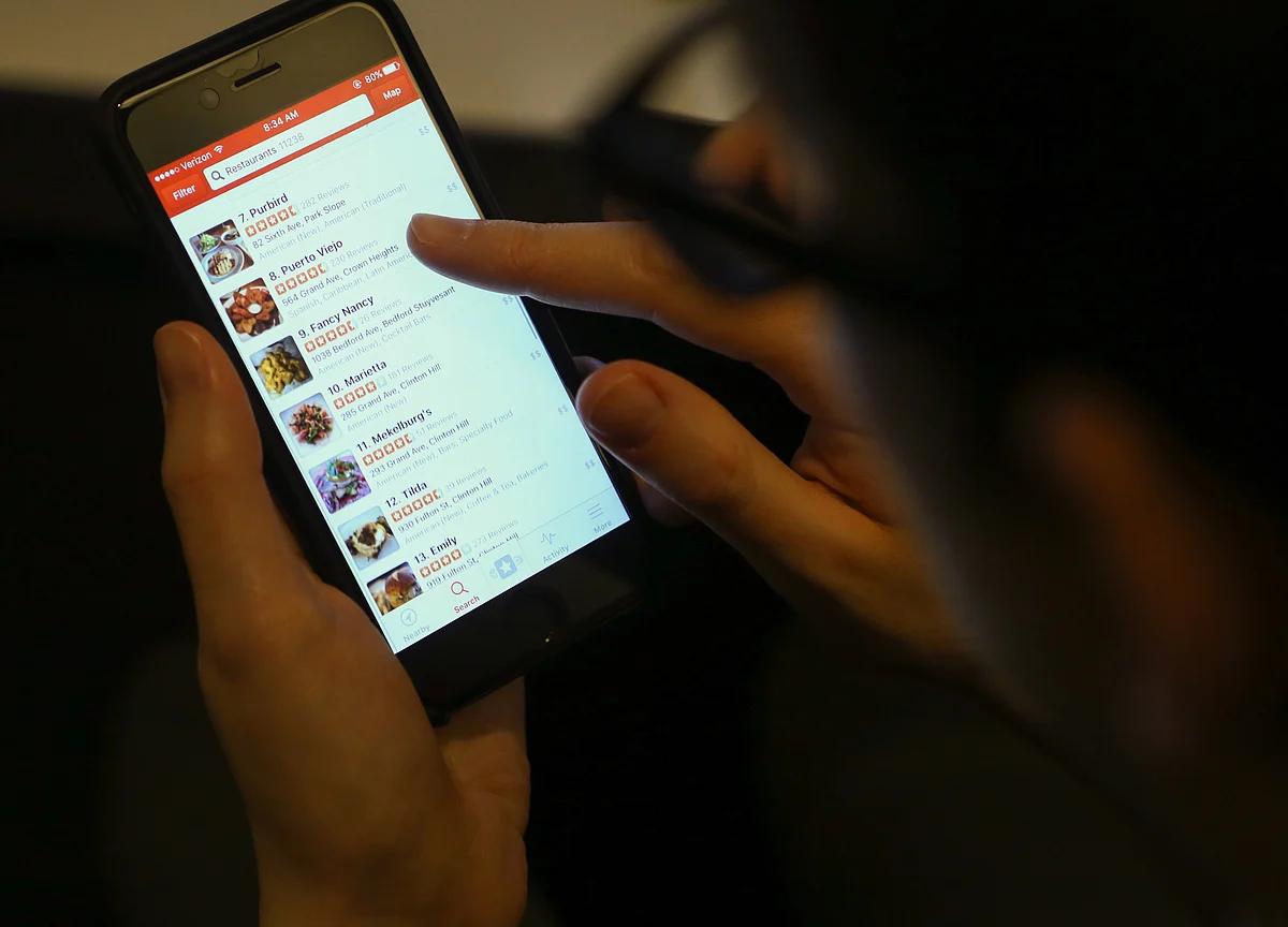 Yelp Tumbles After Warning That Growth Will Continue to Slow