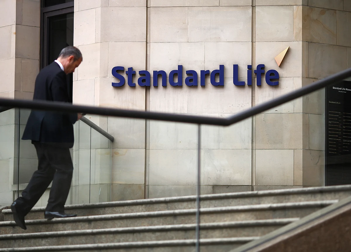 Standard Life To Sell Stake Worth Rs 1,400 Crore In HDFC Life
