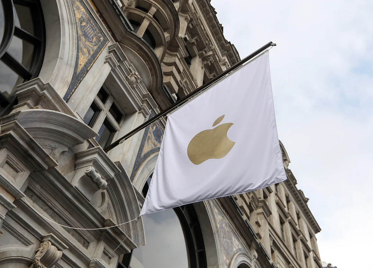 Key Apple Designer from Ive's Team Lands at Home Robotics Startup
