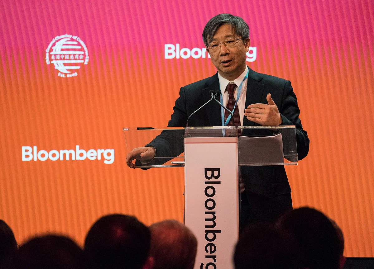 China Must Avoid Massive Stimulus and Control Debt, Says PBOC’s Yi