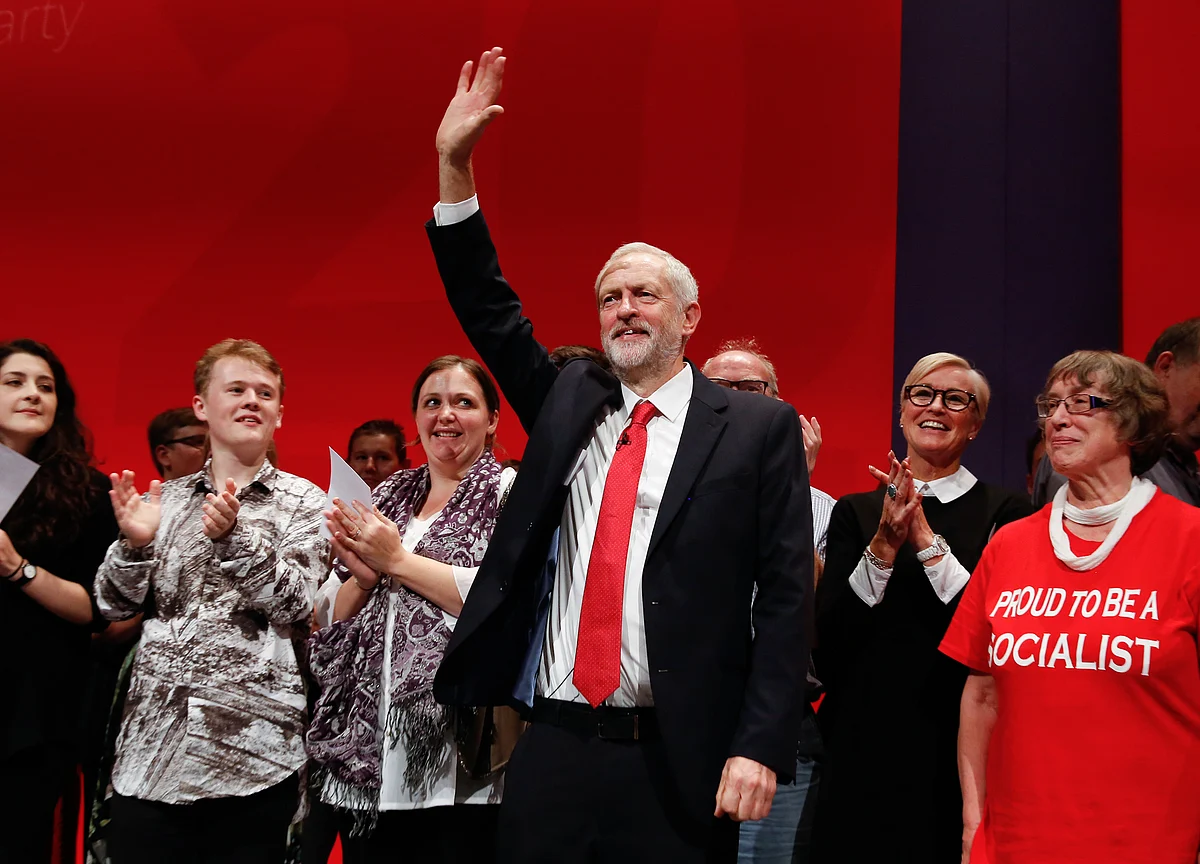 May Faces Brexit Attack as Corbyn Pressed on 2nd Referendum