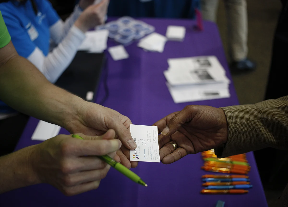 U.S. Jobless Claims Drop to Four-Week Low in Tight Labor Market