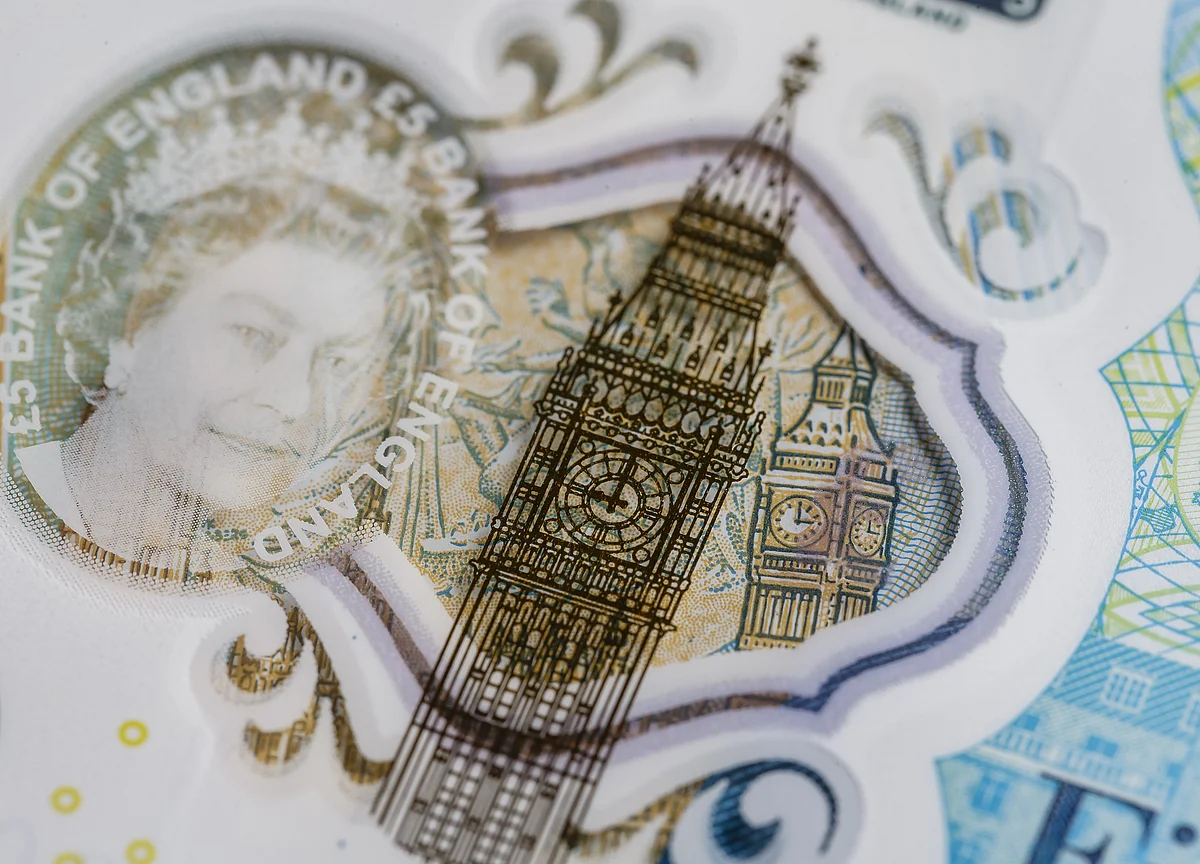 Pound Slumps Most in 10 Months After May Sticks to Brexit Guns