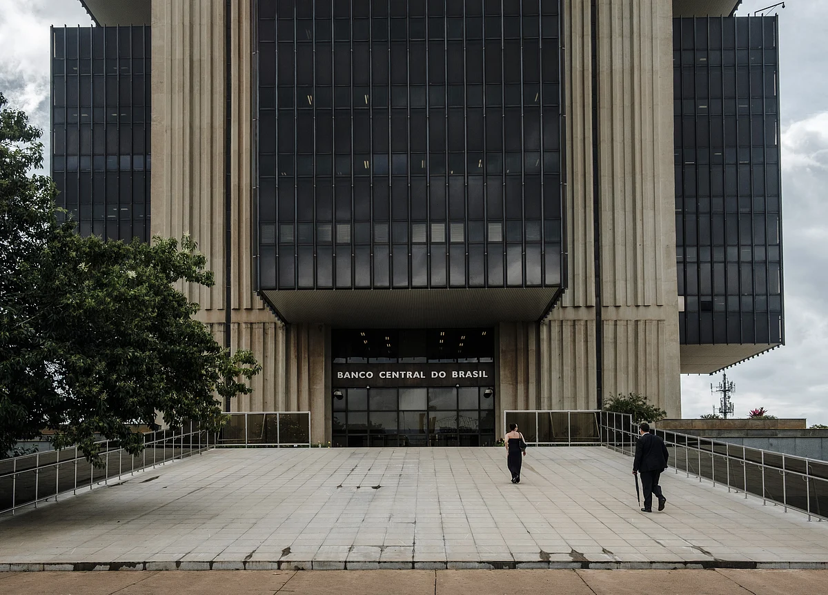 Brazil Cuts Rates and Leaves Options Open for Next Meeting