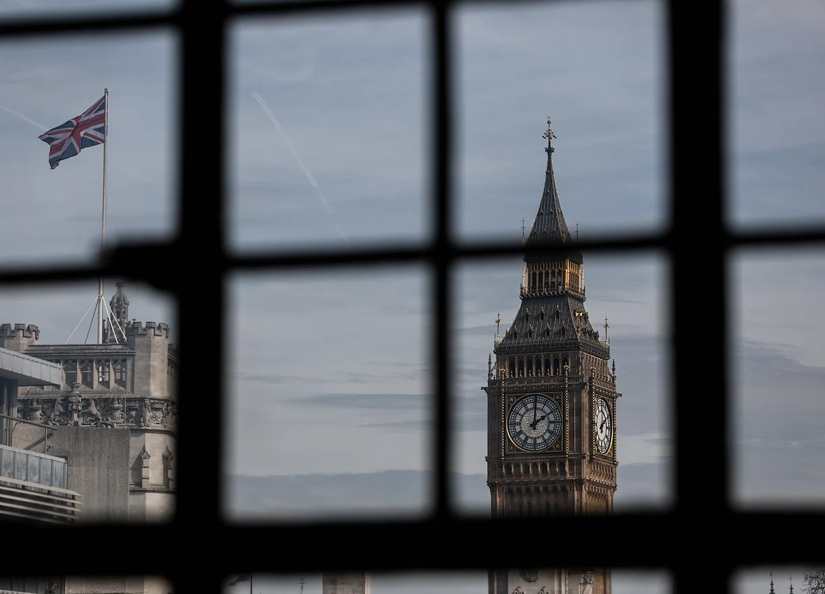 EU Hardens Brexit Position on Financial Services, Citizens